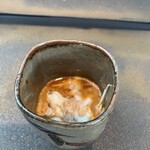 日本料理 TOBIUME - "頭 アメリカ風"
      炭火炙り伊勢海老 （長崎県五島列島産）の身と海老味噌、焼き茄子（福岡県若松産）、伊勢海老のビスクスープ餡掛け茶碗蒸し