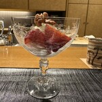 おかもと - 10皿目
      ラムレーズンヨーグルトアイス、胡桃、柿の赤ワイン漬け