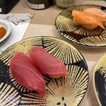 もり一 - マグロ、サーモン各330円皿