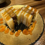 メデ・イタシ - 角煮を揚げてサンドに｡不思議な食感｡