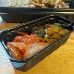 KINTAN IN THE HOUSE - お惣菜:ギュッと詰まったキムチ2種