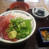 魚料理 ふじい - 生卵は苦手やから黄身抜きで