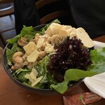Standige Vertreting - なぜかあるシーザーサラダ。ロメインレタスがバリバリと旨し。