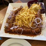 Standige Vertreting - レングスとダイアミータが頭抜けたカリー・ヴルストもこちらの名物。お待たせご唱和ください　まぁ、ゴリッパ！