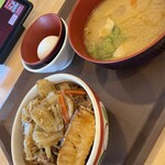 すき家 - 月見すき焼き牛丼（ミニ）、とん汁