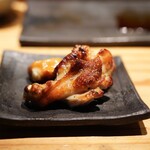 とり茶太郎 - 燻製盛り合わせ　ジューシーな一黒軍鶏手羽元の優勝