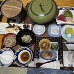 月光温泉 クアハイム - 部屋食の夕飯   ✨️豪華✨️これにキノコご飯と味噌汁･サービスのドリンク(ソフトドリンクと日本酒)選べる。