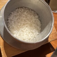 佐賀牛 季楽 銀座  - 佐賀の米。炊き立て。米が立ってて、甘みあり、うま〜。