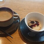 ニュー松坂 - デザートは、バニラアイスにライチのシャーベットをのせたものでした