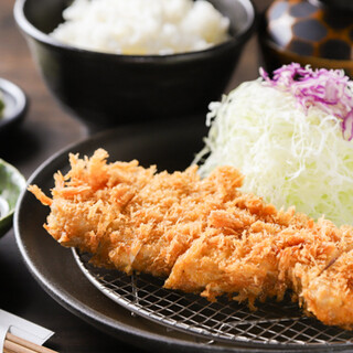 オリジナルドレッシングのキャベツと“とんかつ”は相性抜群！