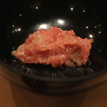 三谷 - 銚子の熟成本鮪（腹鰭）　昆布と鮪の脂〆の鱶鰭和え　Chassagne-Montrachet Morgeot 1er Cru Fernand & Laurent Pillot　(2014/04)