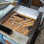 村尾蒲鉾店 - 大量に揚げてます