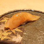 三谷 - 銚子の赤雲丹で締めた 眞子鰈　貴礼 特別純米 無濾過生原酒　(2014/04)