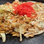 お好み焼き・もんじゃ焼き・鉄板焼き やむやむ - ランチメニュー　ゲソ焼きそばとハイボール¥880+100