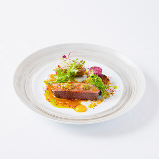 クラシカルな手法を基にソフィスティケートされた芸術的な料理