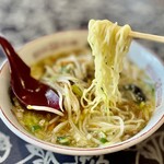 台湾四川料理 東華楼 - 麺はラーメンと共通