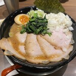 濃厚豚骨醤油ラーメンブタシャモジ 本店 - 
