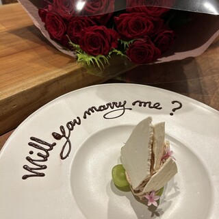 記念日プレートや花束もご用意可能！素敵な時間をお手伝い。