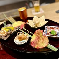 御幸町 田がわ - ❻八寸
                  〜車海老の頭くも揚げ、南瓜、揚げ銀杏、きぬかつぎ、赤味噌大徳寺納豆、干柿と酒粕チーズの道明寺揚げ、ほうれん草と粟生の白和え、さつま芋天ぷら、琵琶湖の子持ち鮎のしぐれ煮