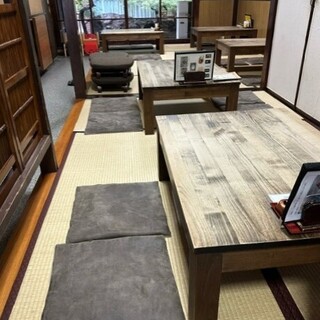 駐車場8台完備。寛ぎの和の空間で鰻料理を心ゆくまで堪能