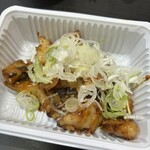 外呑処へそ 西成ホルモン焼 新橋0号店 - キクアブラ。初めて食べるが、肉の脂身とは全く異なる食感！コリコリしてるのに、甘い脂がジュワッて感じで、ハマりました！都内ではなかなか食べれない必食の逸品です！
