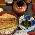 うな徳 - うな丼、わかめときゅうりのすのもの、お吸い物、お新香