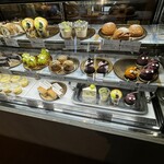 ペチカスケマサコーヒー - ショーケースの中のケーキたち