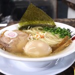 自家製麺 ら～めん かり屋 - 魚介だし塩ら～めん 味玉