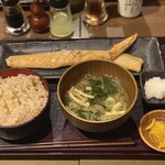 炭火焼干物定食 しんぱち食堂 - 