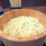 丸亀製麺 - 釜揚げ特　１日のサービスデーで半額。