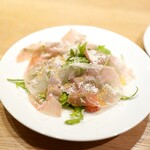 白金 イゾラ - 生ハムとルッコラのサラダ