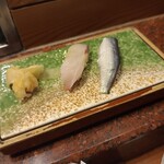 傳七すし 白梅町店 - シマアジ コハダ