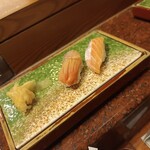 傳七すし 白梅町店 - 赤貝 紅とろ