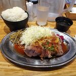 幸運豚人 - 低温調理極厚ポークジンジャー300ｇ（大盛）1,200円（ご飯・スープ、１回おかわり無料）