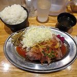 幸運豚人 - 低温調理極厚ポークジンジャー300ｇ（大盛）1,200円（ご飯・スープ、１回おかわり無料）