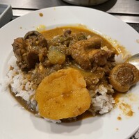 紅花別館 - 二皿目ご飯半分に残りの具を乗せて