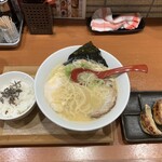大衆中華そば喜楽 - コレがフルセットね