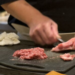 すしやのたい悟 - 中落ちを筋から削ぐ、大将の技。