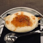 鉄板料理 らくだ - 鮭といくらの濃厚グラタン