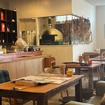 スプーン - 奥がPIZZA窯