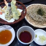 ランチC（天ぷら・十割そば）これにビュッフェがついて1,050円！