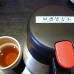 黒むぎ - 無農薬麦茶はテーブルごとにポットでサービス