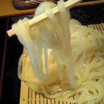 満月 - 見よ！この輝く極上うどん麺！この細さでコシがあるので脅威的だ！