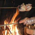 Pyrenees - 若鶏や仔羊を豪快に暖炉で焼きます！