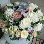 フレッシュクリーム - 入り口にお花