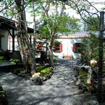 Pyrenees - 隣には約7000本のワインを収蔵するワインカーブも。ご希望の方はソムリエがご案内。