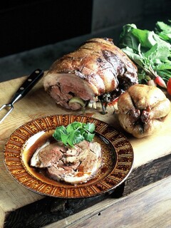 Pyrenees - 仔羊モモ肉のあぶり焼き