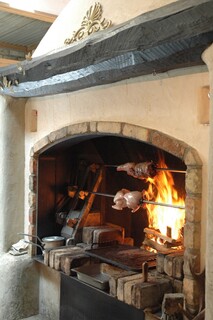 Pyrenees - ピレネーの主役はこの特注の暖炉です！