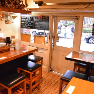 小さいお店だからこそ落ち着く空間を♪