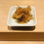 鮨 一二郎 - ガリ